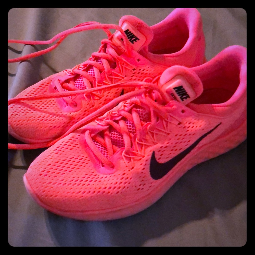 Athletic shoes